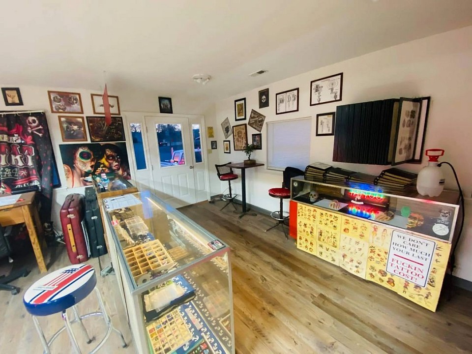 Waiting Area & Jewlery Counter